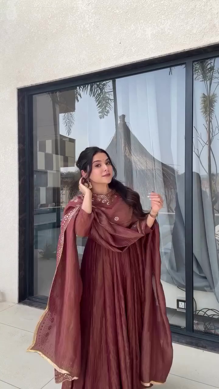 This outfit looks so graceful! The earthy brown color combined with the delicate embroidery and the flowy silhouette gives it a warm