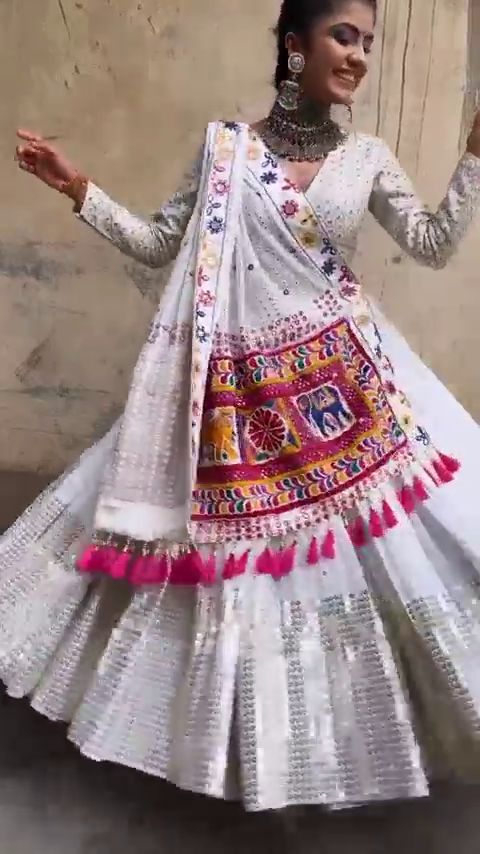 White Mirror Work Lehenga Choli with Colorful Kutchi Embroidered Dupatta – Ideal for Navratri & Festive Celebrations