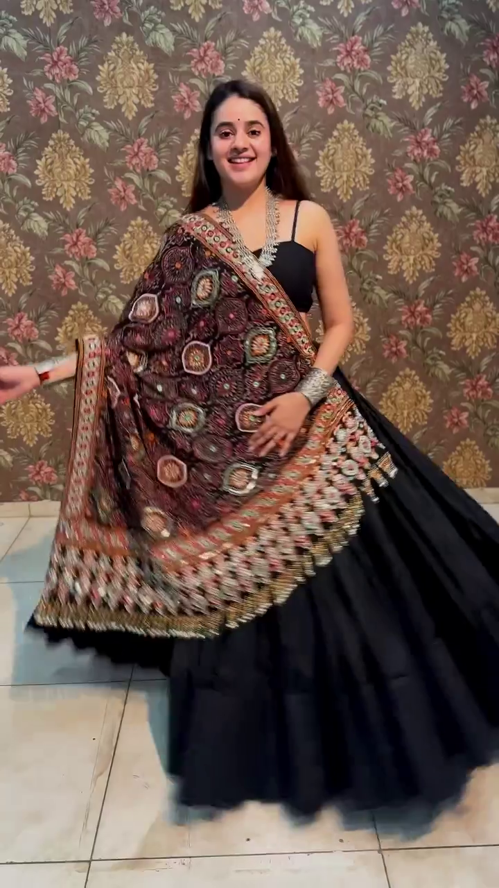 Elegant Black Ghaghra Choli with Intricate Multicolor Mirror Work Dupatta – Perfect for Navratri & Festive Nights