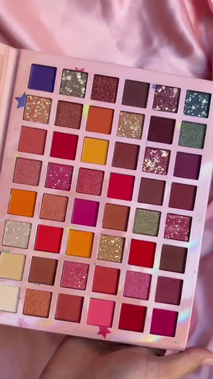 Vibrant 35-Color Eyeshadow Palette – Featuring Bold Reds, Oranges, Pinks, and Shimmers for Creative and Colorful Eye Looks