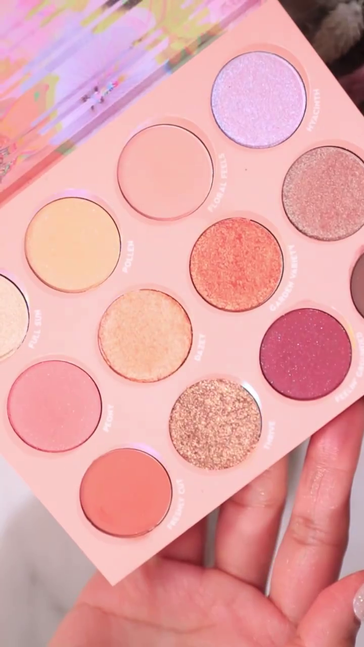 Vibrant 12-Color Eyeshadow Palette with Soft Mattes and Shimmers – Perfect for Creating Warm, Radiant Eye Looks with Peach and Pink Tones