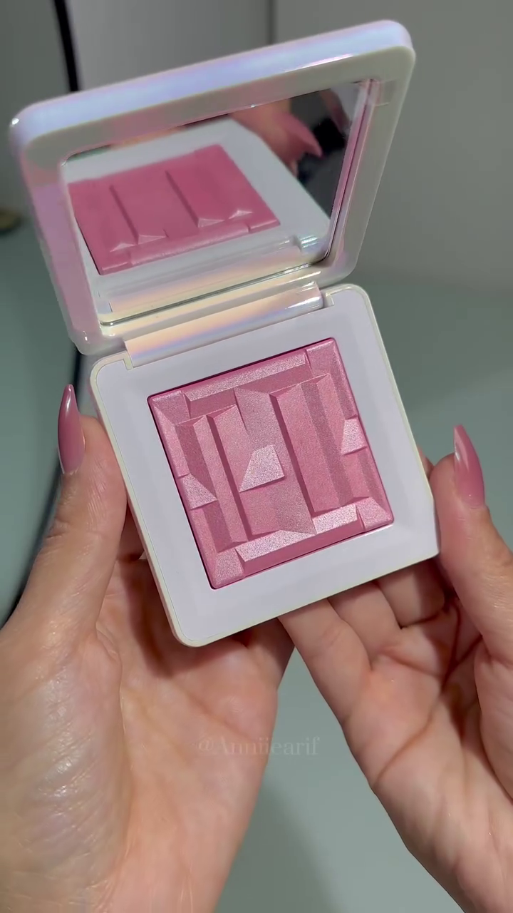 Fenty Beauty Cheeks Out Freestyle Cream Blush in a Soft Pink Shade – Smooth, Buildable Formula for a Natural, Glowy Finish