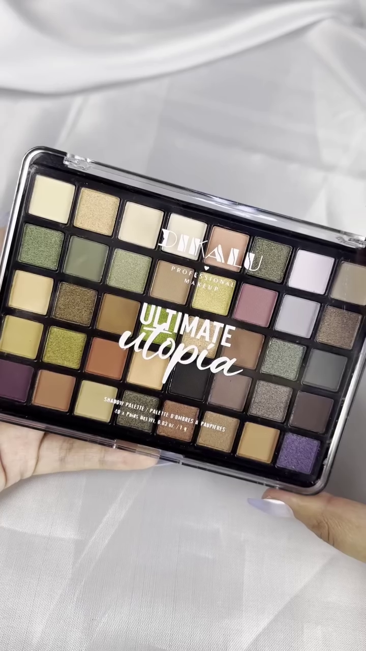 40-Color Eyeshadow Palette – Stunning Matte, Shimmer, and Metallic Shades in Green, Gold, Brown, and Purple for Versatile Eye Makeup Looks