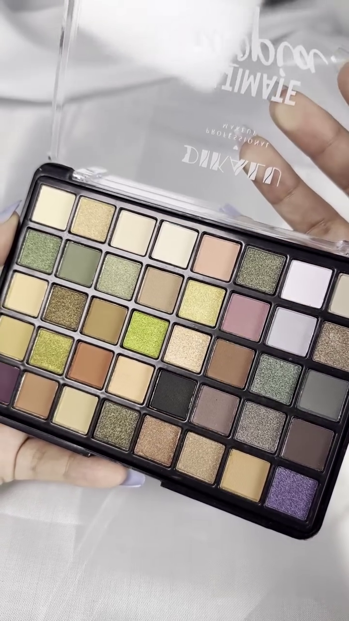 40-Color Eyeshadow Palette – Stunning Matte, Shimmer, and Metallic Shades in Green, Gold, Brown, and Purple for Versatile Eye Makeup Looks