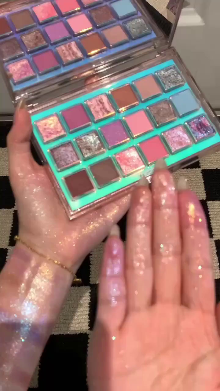 Vibrant Pink and Purple Eyeshadow Palette – 18 Shades of Matte, Shimmer, and Glitter for Bold and Playful Eye Looks