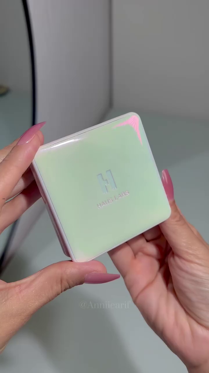 Rare Beauty Soft Pinch Blush in the Shade "Hope" – A Gorgeous Pink Blush with a Radiant Finish, Perfect for a Natural and Glowy Flush of Color.