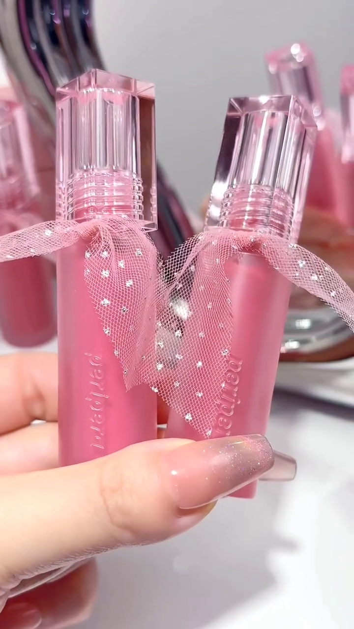 Pretty in Pink: A Lustrous Lip Gloss for a Touch of Sweet Shine