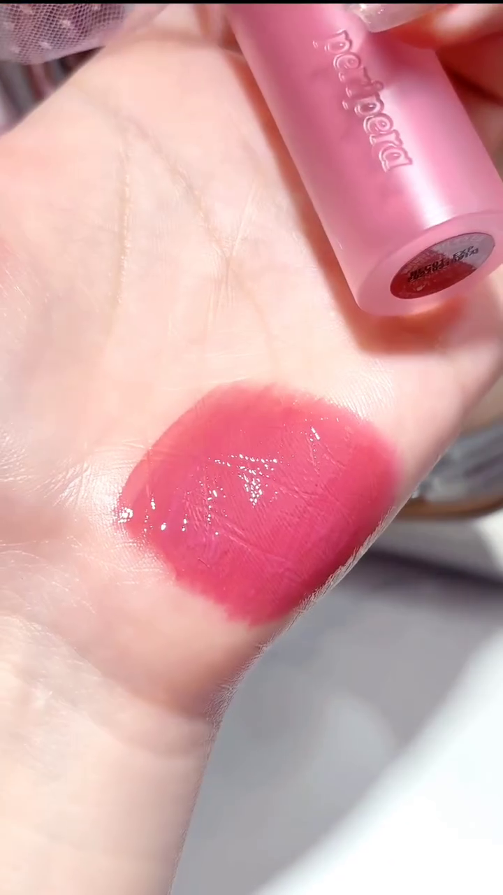 Pretty in Pink: A Lustrous Lip Gloss for a Touch of Sweet Shine