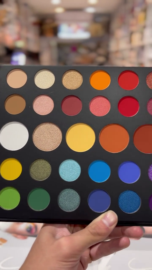 Vivid Dreams: A Bold, Full-Spectrum Eyeshadow Palette for Every Colorful Look