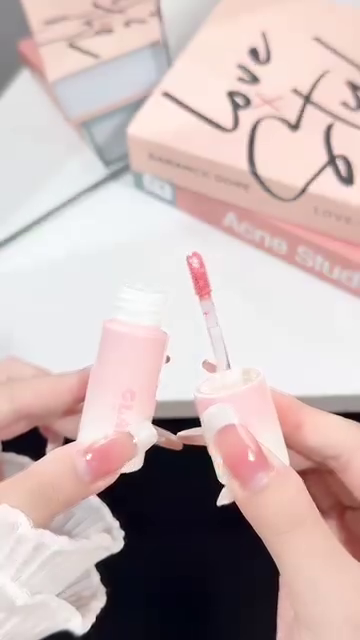 Love & Co. Glossy Lip Tint – A Moisturizing Lip Gloss with a Hint of Color and Shimmer, Perfect for a Natural, Glossy Finish.