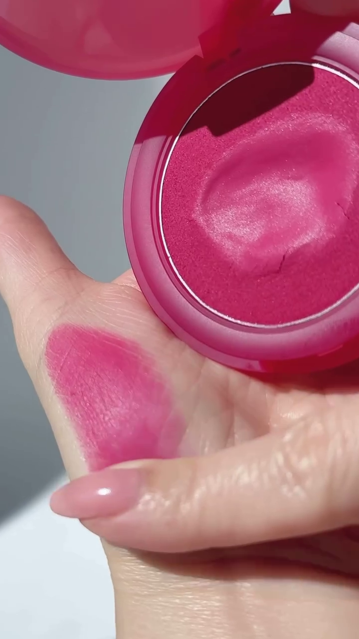 Viseart Powder Blush – Soft, Pigmented Pink Blush for a Fresh, Natural Glow.